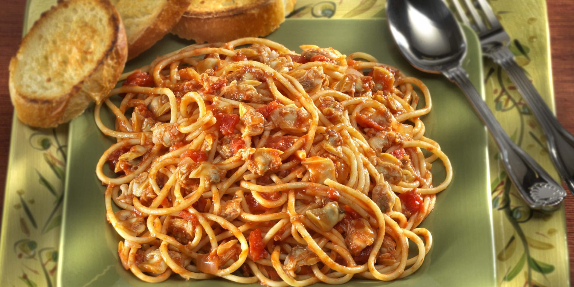 Spaghetti with Clams - Clover Leaf