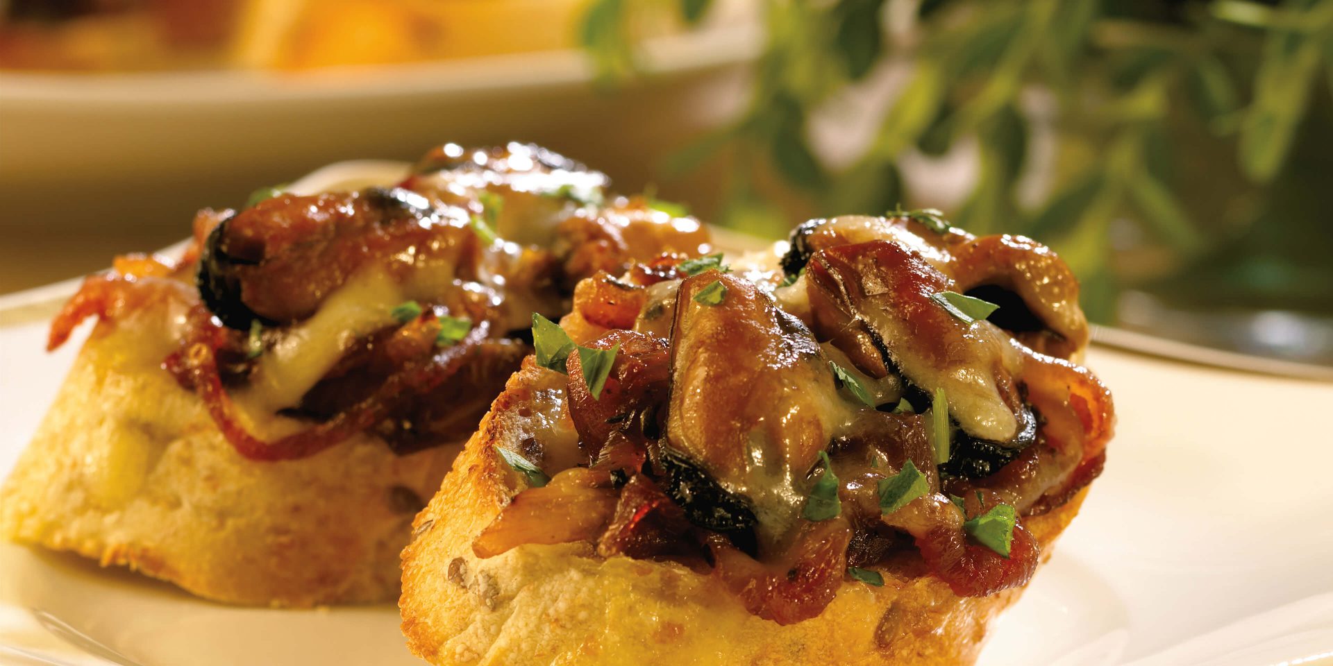 Gruyère and Mussel Crostini - Clover Leaf