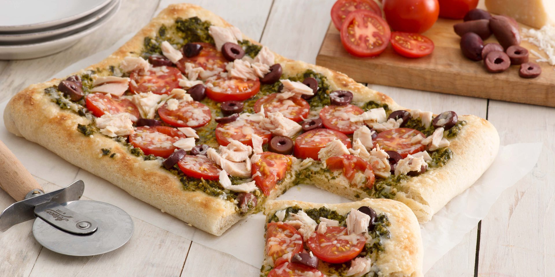 Niçoise Tuna Pizza - Clover Leaf